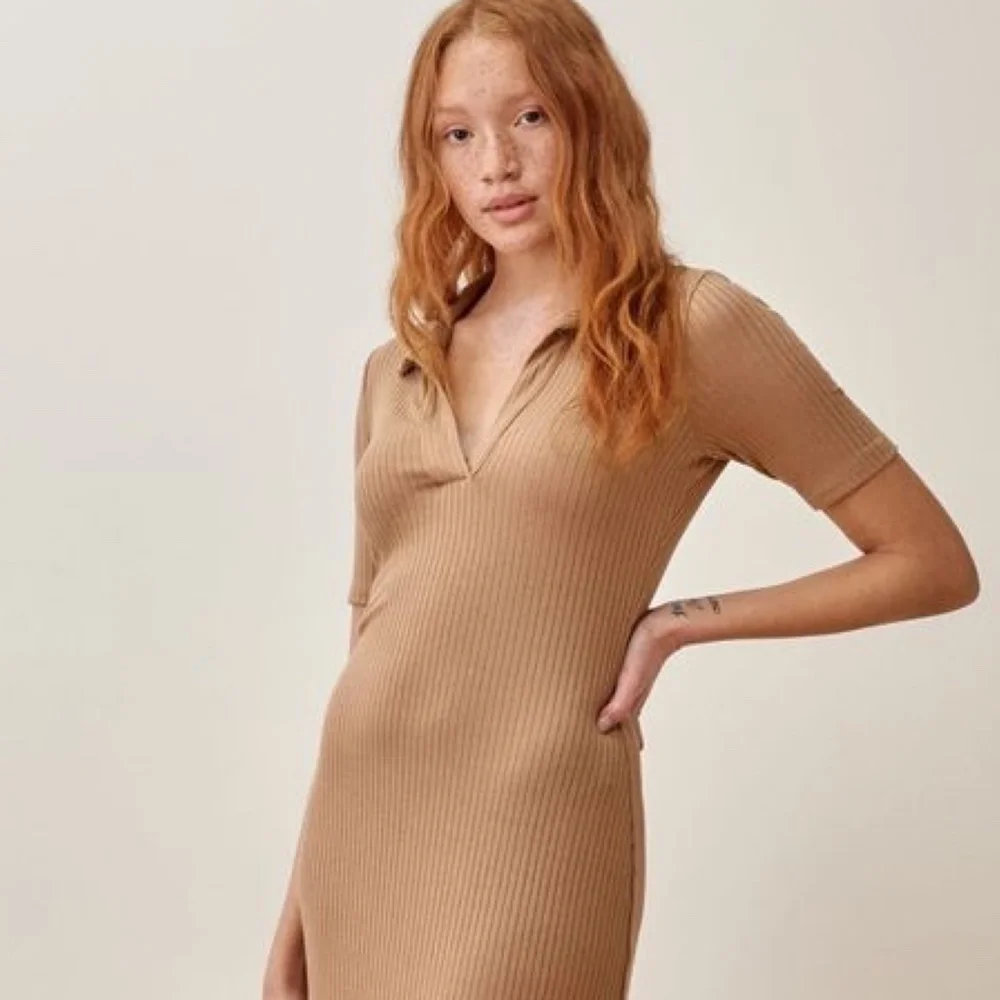 ✨NWT✨ REFORMATION Diane Ribbed Midi Dress Tencel in Buff Tan Brown Sz Small - Picture 2 of 3
